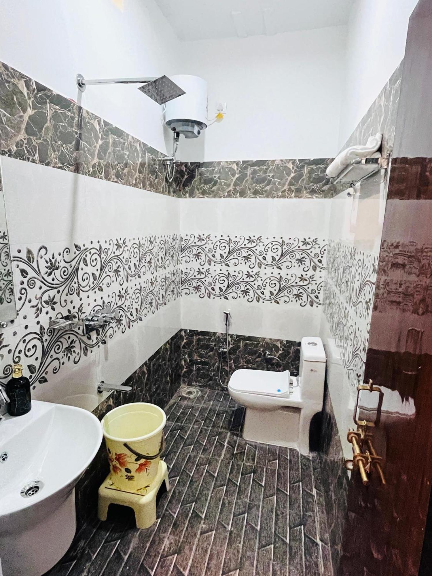 Ravindra Geeta Inn Ayodhya 외부 사진